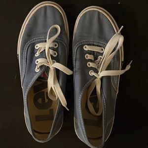 Levi’s light blue tennis shoes